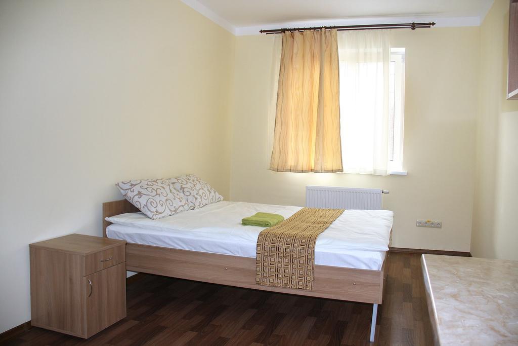 Friendly House Hostel Visneve Szoba fotó